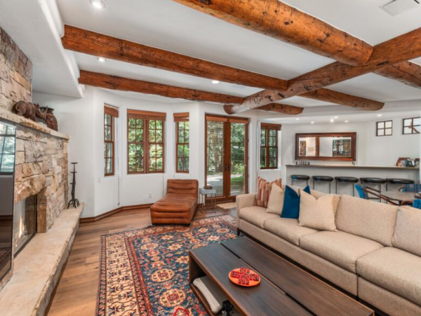Luxurious Ski-in/ Ski-out Vacation Home - Family-Friendly Retreat
